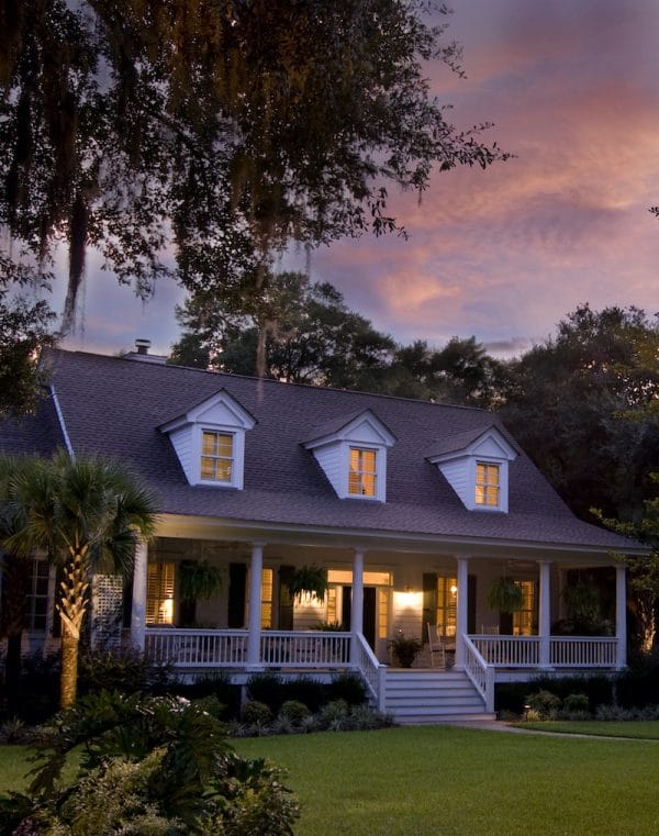 photo of a home with porch lighting